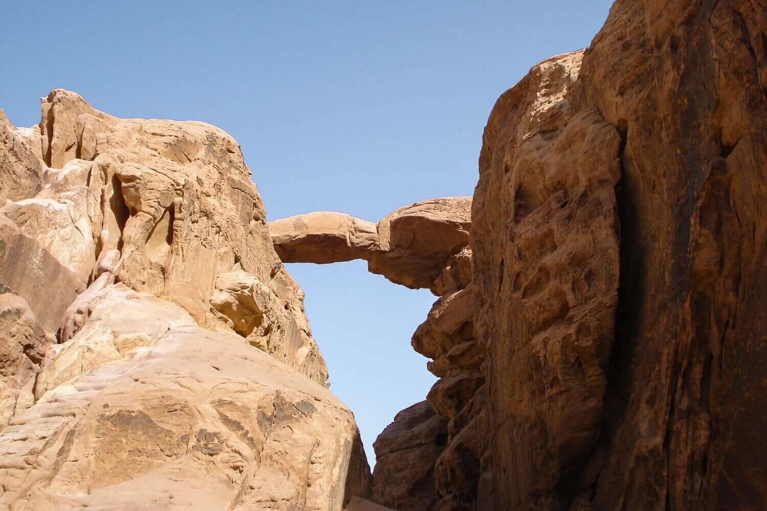 Burdah Rock Bridge climbing